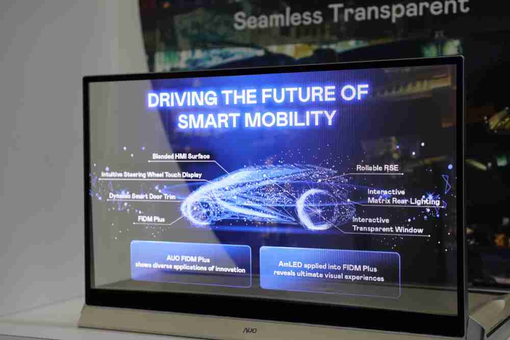 尊龙z6凭借着超高亮度和透明度，，，，这款30吋透明Micro LED显示器在AR系统与智慧零售具有潜在的应用价值。。